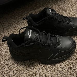 Nike Men Air Monarch Black